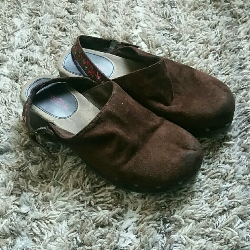 SOLD💢DISNEYS GIRLS BROWN CLOG